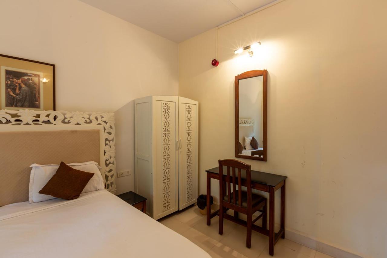 2bhk Near With Pool By Roomzaway