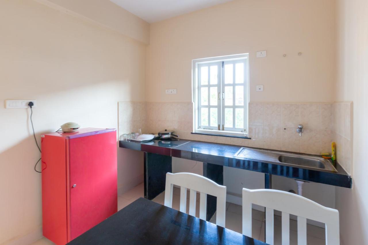2bhk Near With Pool By Roomzaway Apartment Candolim