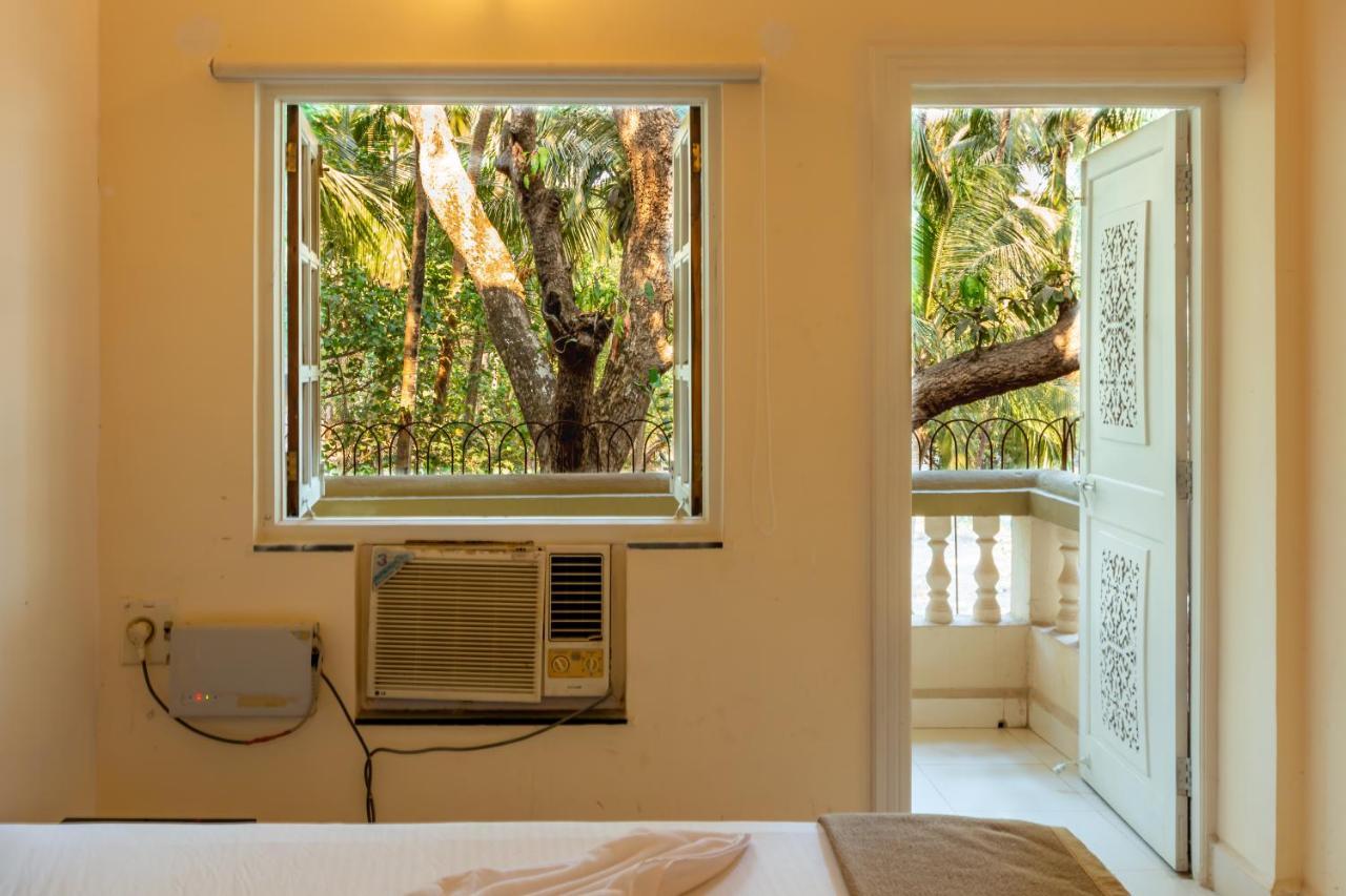 2bhk Near With Pool By Roomzaway Apartment