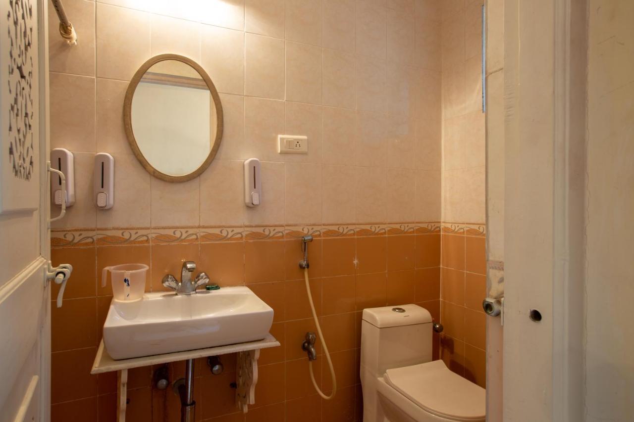 Apartment 2bhk Near With Pool By Roomzaway