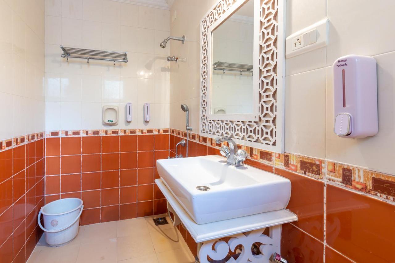 2bhk Near With Pool By Roomzaway Apartment