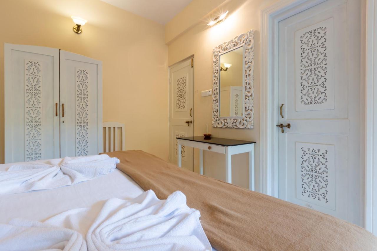 2bhk Near With Pool By Roomzaway Apartment Candolim