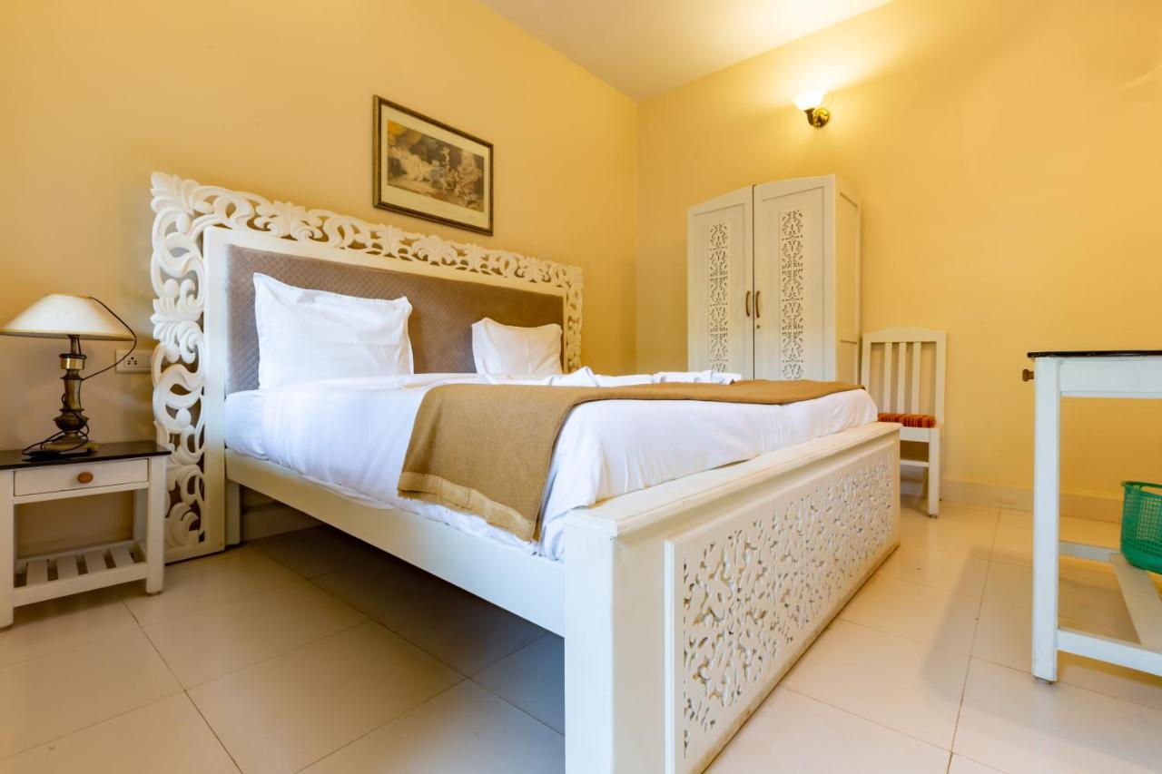 Apartment 2bhk Near With Pool By Roomzaway