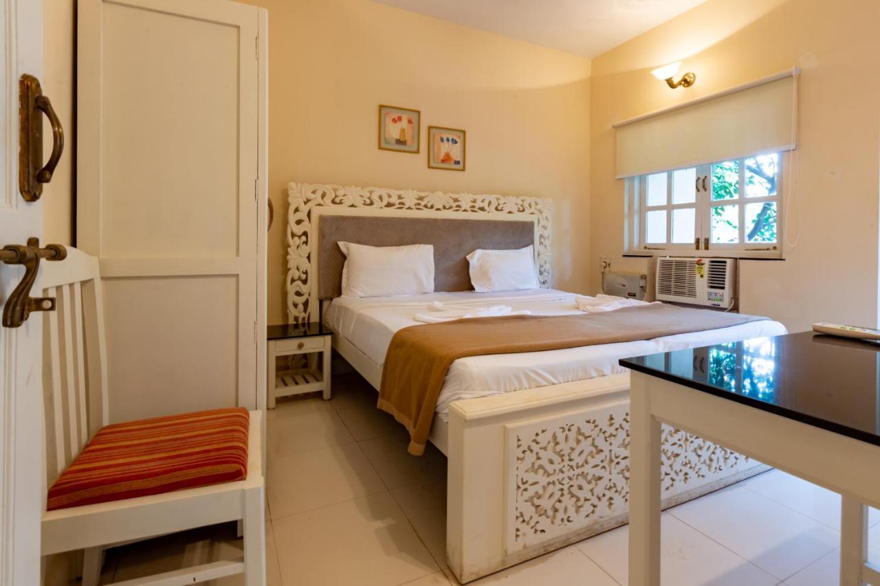 2bhk Near With Pool By Roomzaway