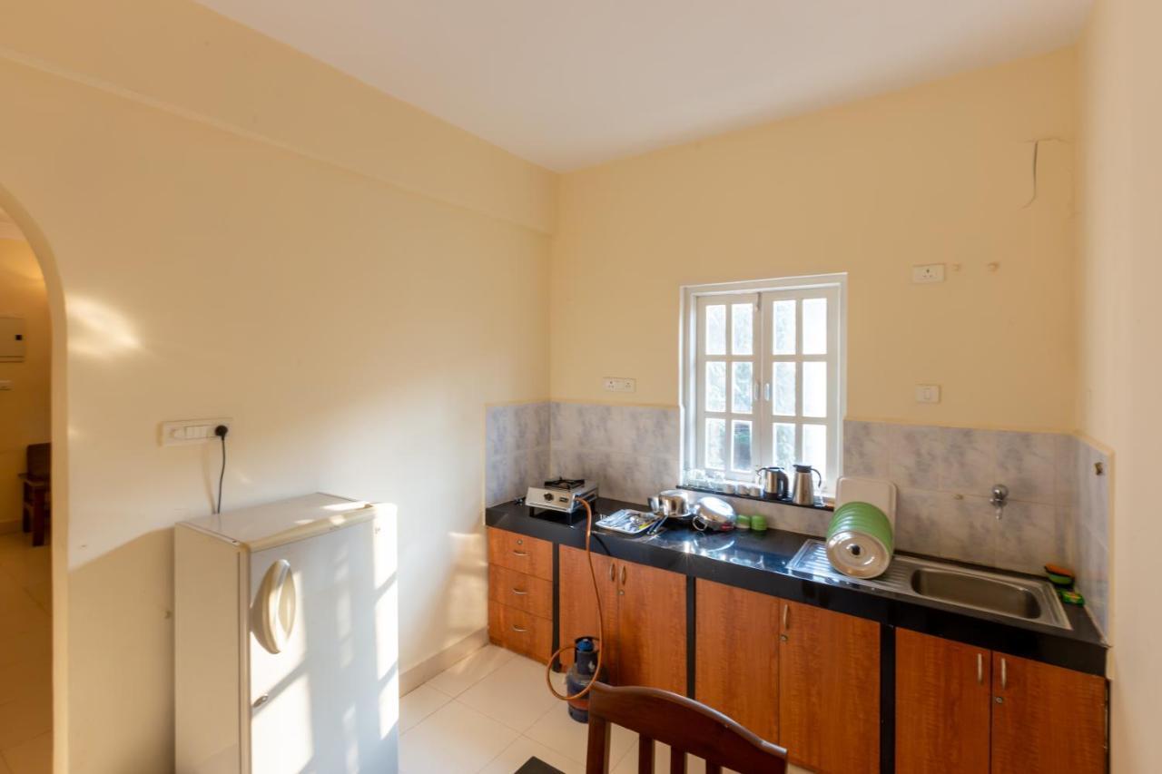 2bhk Near With Pool By Roomzaway Candolim